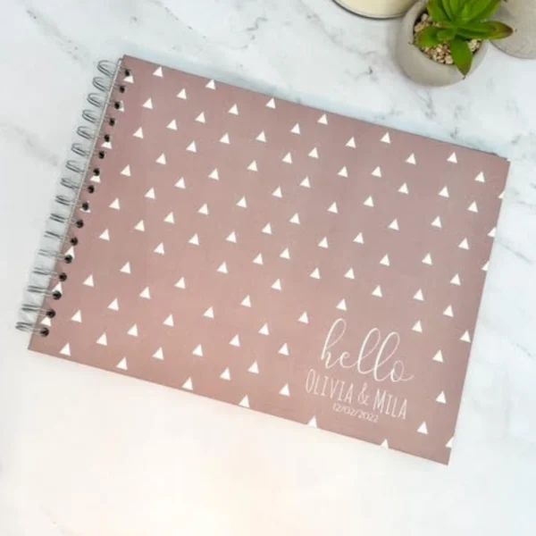 BabyBook - Triángulos Rosados