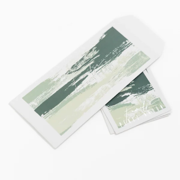 sobre tarjeta pincelada, invitaciones verde olivo, papeleria boho, kit rústico elegante, sobres laminado mate, tarjetas foil plateado, diseño pinceladas, papeleria artística, kit boda botánica