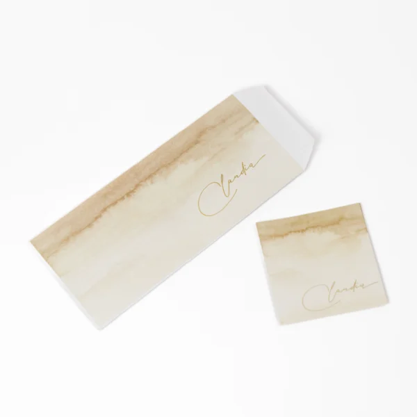obre tarjeta acuarela, invitaciones tono nude, papeleria minimalista, kit arena beige, sobres laminado mate, tarjetas foil dorado, diseño acuarela cálida, tarjeteria elegante, papeleria orgánico