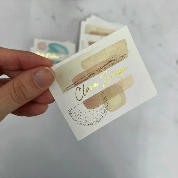 Tarjetas personalizadas con foil dorado, plateado y rose gold | Tarjetas elegantes con nombres o frases | Impresión con acabado metálico brillante | Tarjetas para bodas, eventos especiales, regalos personalizados, aniversarios, detalles de lujo | Papelería creativa y original de Printaton