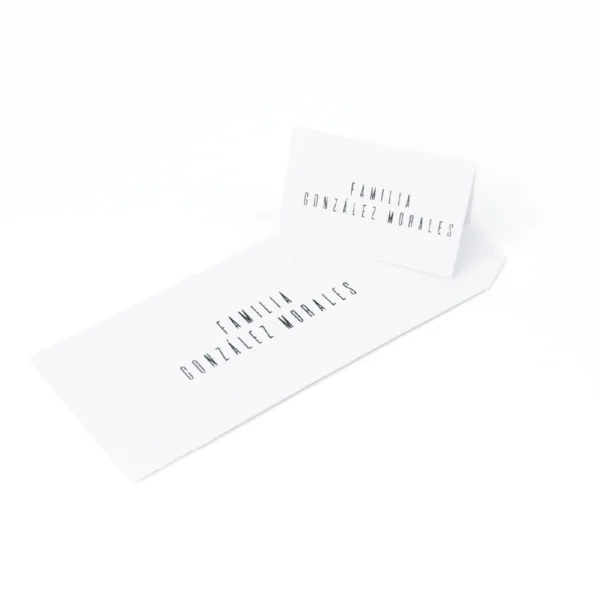 sobre tarjeta lino, papeleria díptico lino, tarjetas doble familia, kit minimalista lino, sobres blanco y negro, papeleria textura prestigio, diseño tipográfico lino, tarjetas formales