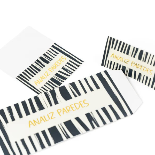 kit papeleria rayas, sobres laminado mate, tarjetas doble simple, invitaciones rayado, papeleria grafica premium, tarjetas díptico mate, rayas blanco negro, boda moderna foil, diseño statement
