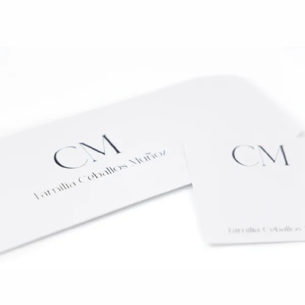 sobre tarjeta lino formal, papeleria monograma clásico, tarjetas lino serifa, kit lino formal, sobres textura prestigio, diseño clásico negro, papeleria familiar lino, tarjetas de etiqueta