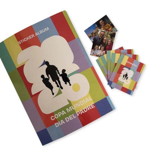 Álbum de fotos Día del Padre Regalo personalizado papá mundial Álbum de estampas personalizado Regalo original para papás futboleros Libro de recuerdos Día del Padre Álbum tipo Panini personalizado Copa Mundial 2026 regalo papá Sticker album familiar Detalle creativo para padres Coleccionable fotográfico familiar