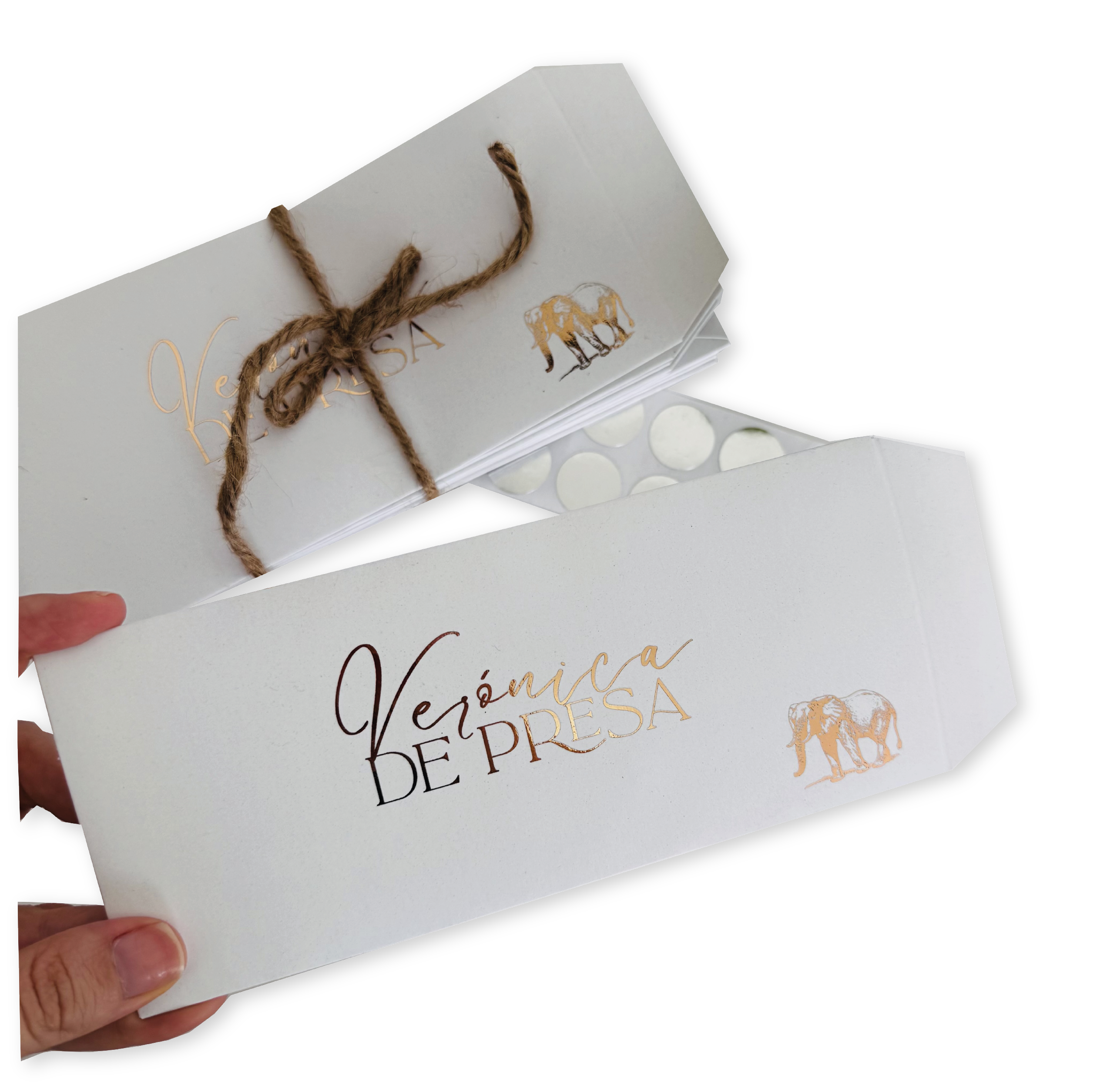 Sobres para invitaciones elegantes Papelería de lujo con foil dorado Sobres con logo en rose gold Impresión de foil metálico en sobres Sobres rectangulares para bodas Papelería personalizada premium Tarjetería con foil plateado